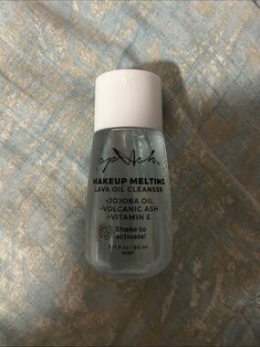 Splash Makeup Melting Lava Oil Cleanser - Light Blue with White Cap